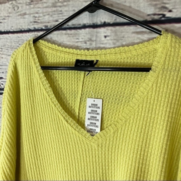 URBAN Outfitters Super Soft Citron Oversized Waffle Knit Top NWT - Picture 4 of 10